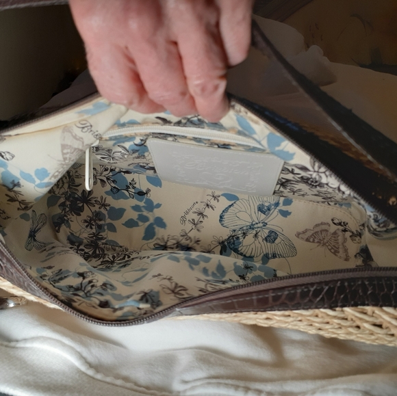 Brighton woven handbag with leather trim handle and side pockets. - Picture 4 of 7